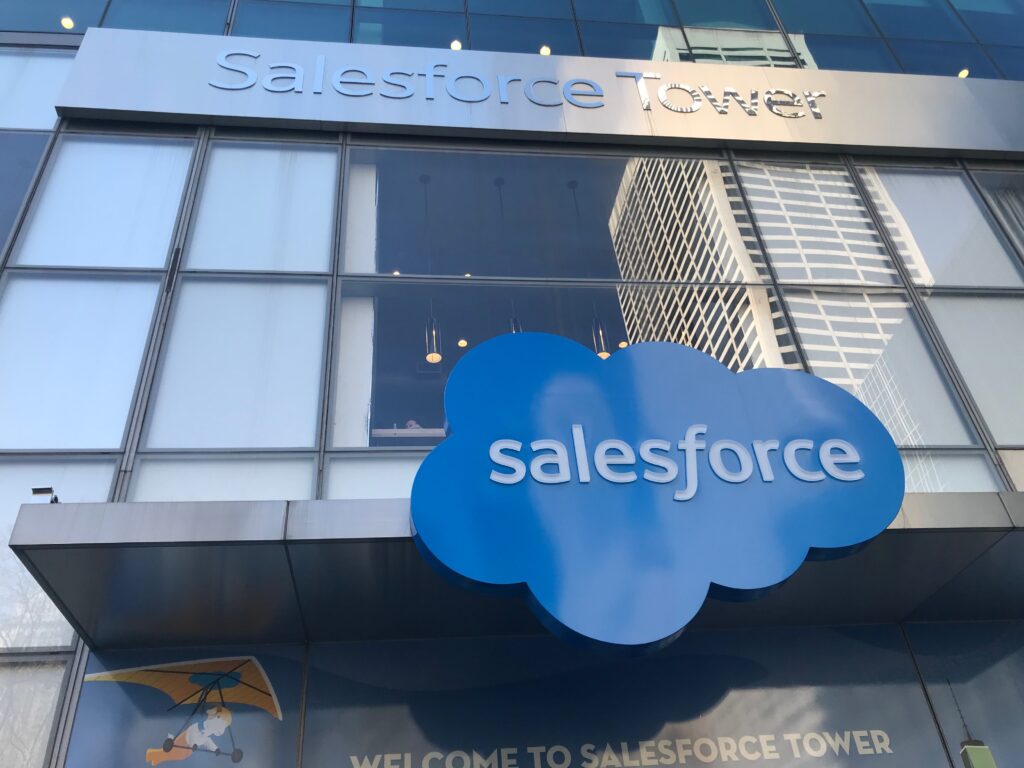 a picture of the Salesforce tower